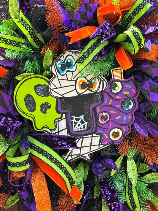 “Monster Mash Sundae” – Spooky Ice Cream Halloween Wreath